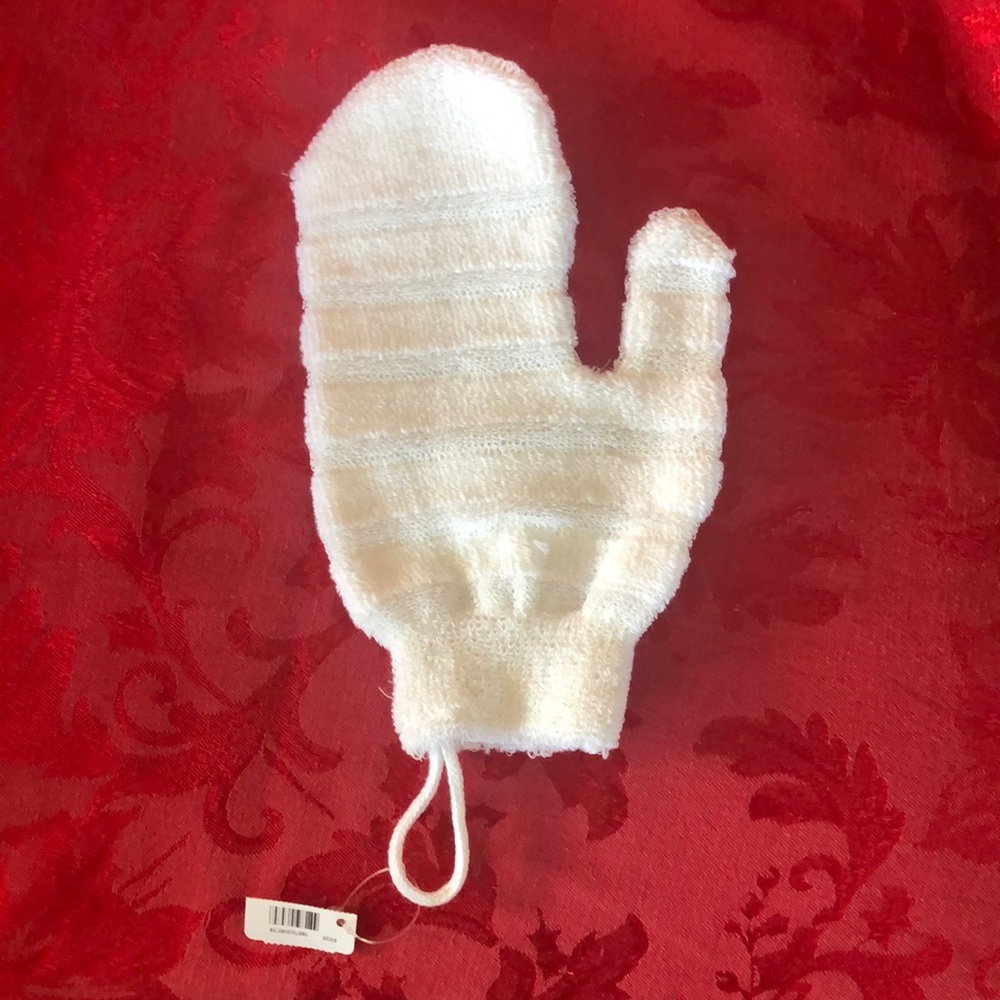 🌵 3/$15 White water shower bath scrubbing glove (see description)